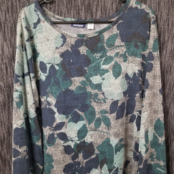Women's Long Sleeve Top NWT - Picture 2 of 4